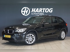 BMW X1 - sDrive18i + AUTOMAAT / PANORAMA / SPORT / STUUR/STOELVERWARMING