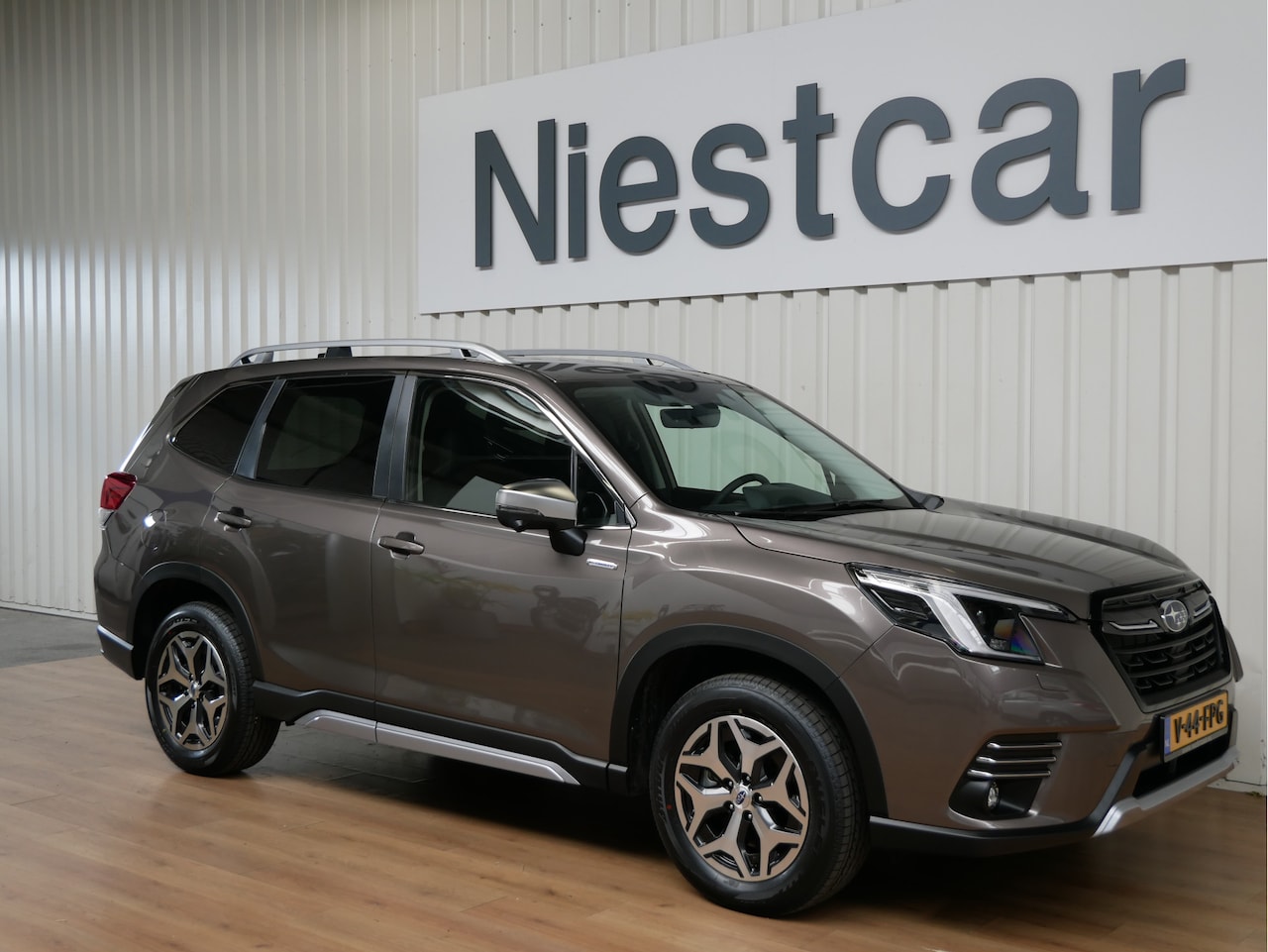 Subaru Forester - VAN 2.0i GRIJS KENTEKEN Luxury ex BTW ** nieuw ** - AutoWereld.nl