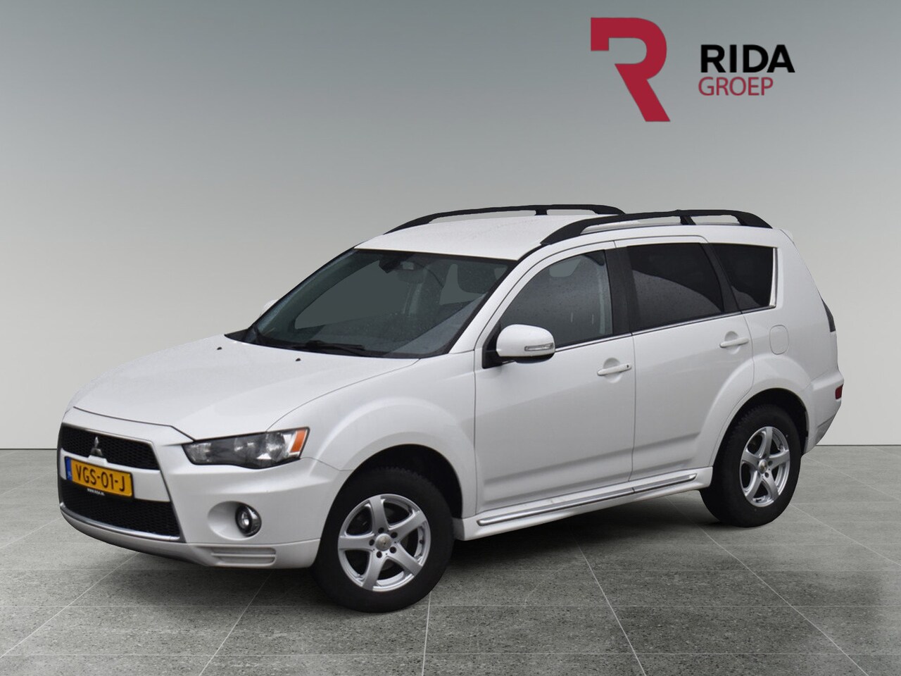 Mitsubishi Outlander - OUTLANDER 2.2 Di 4WD GEEL KENTEKEN Leder, navi, camera, trekhaak - AutoWereld.nl