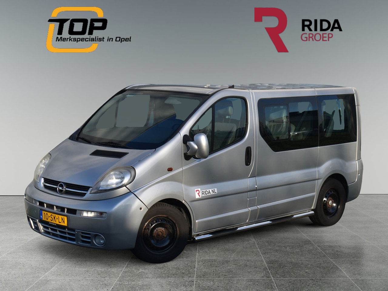 Opel Vivaro - 2.5CDTi | Rolstoelbus | 9 persoons - AutoWereld.nl