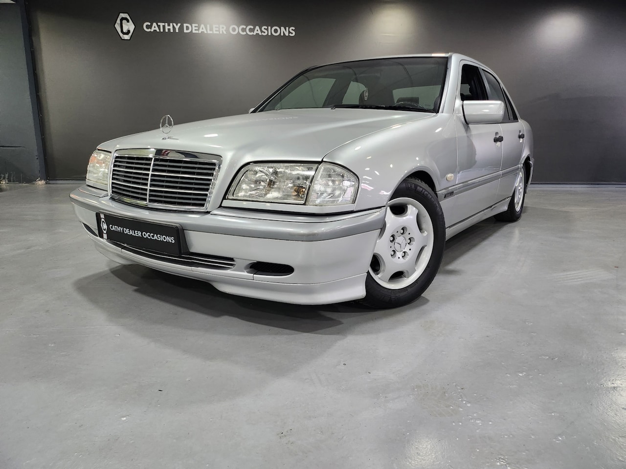 Mercedes-Benz C-klasse - 240 Classic Automaat Airco Navigatie Youngtimer - AutoWereld.nl