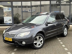 Subaru Outback - 2.5i Exclusive Edition symmetrical AWD / PANO / Xenon