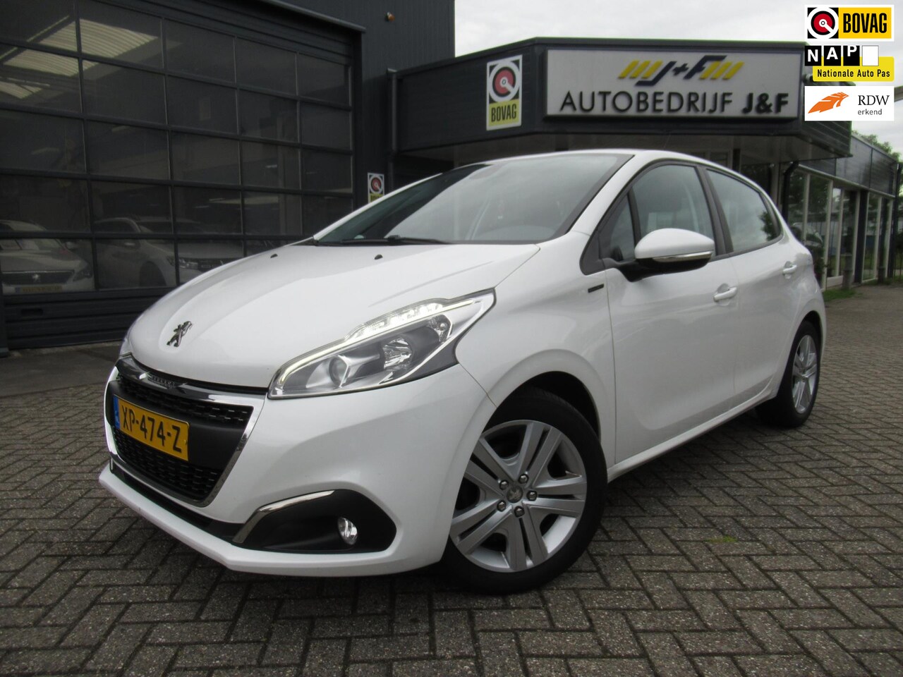 Peugeot 208 - 1.2 PureTech Signature / Navi / PDC / Carplay - AutoWereld.nl