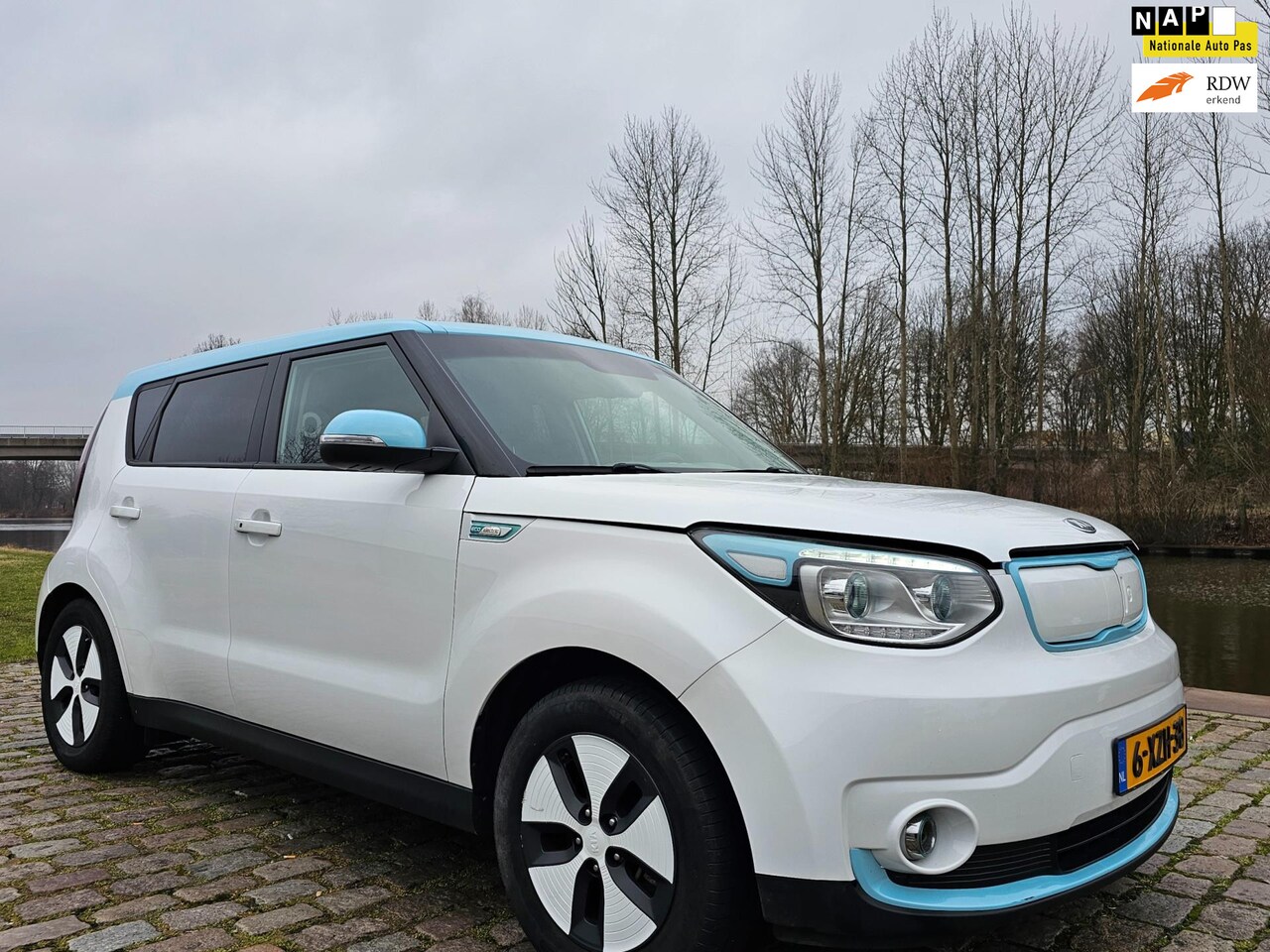 Kia e-Soul - EV ExecutiveLine 27 kWh Automaat 1e eigenaar dealer onderhouden stuur verwarming airco cru - AutoWereld.nl