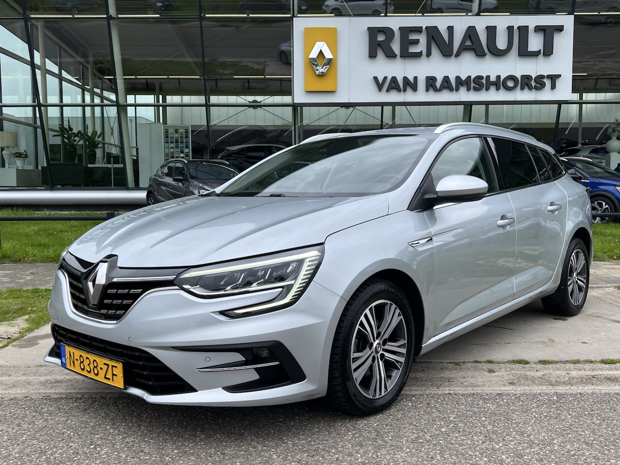 Renault Mégane Estate - 1.3 TCe Intens / Keyless / Climate / PDC V+A / Cruise / Lane assist / Applecarplay - Andro - AutoWereld.nl