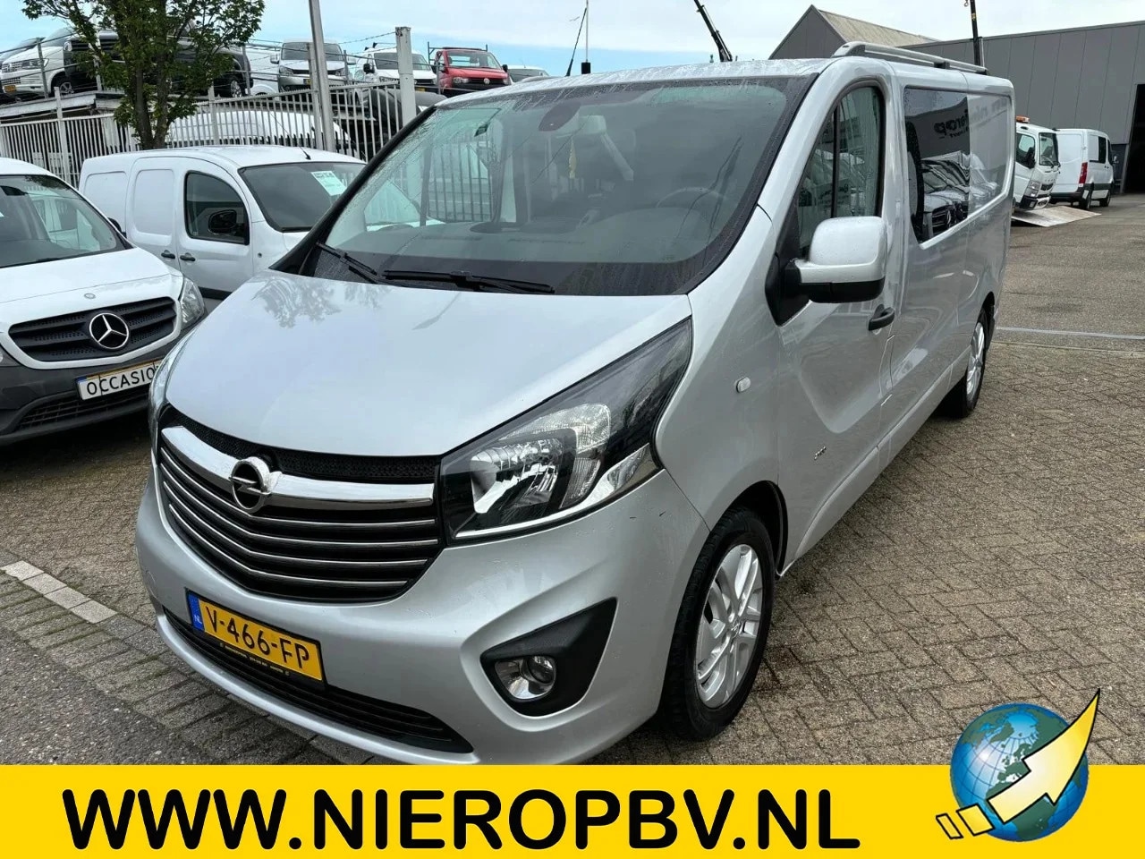 Opel Vivaro - L2 dubcab airco navi trekhaak - AutoWereld.nl