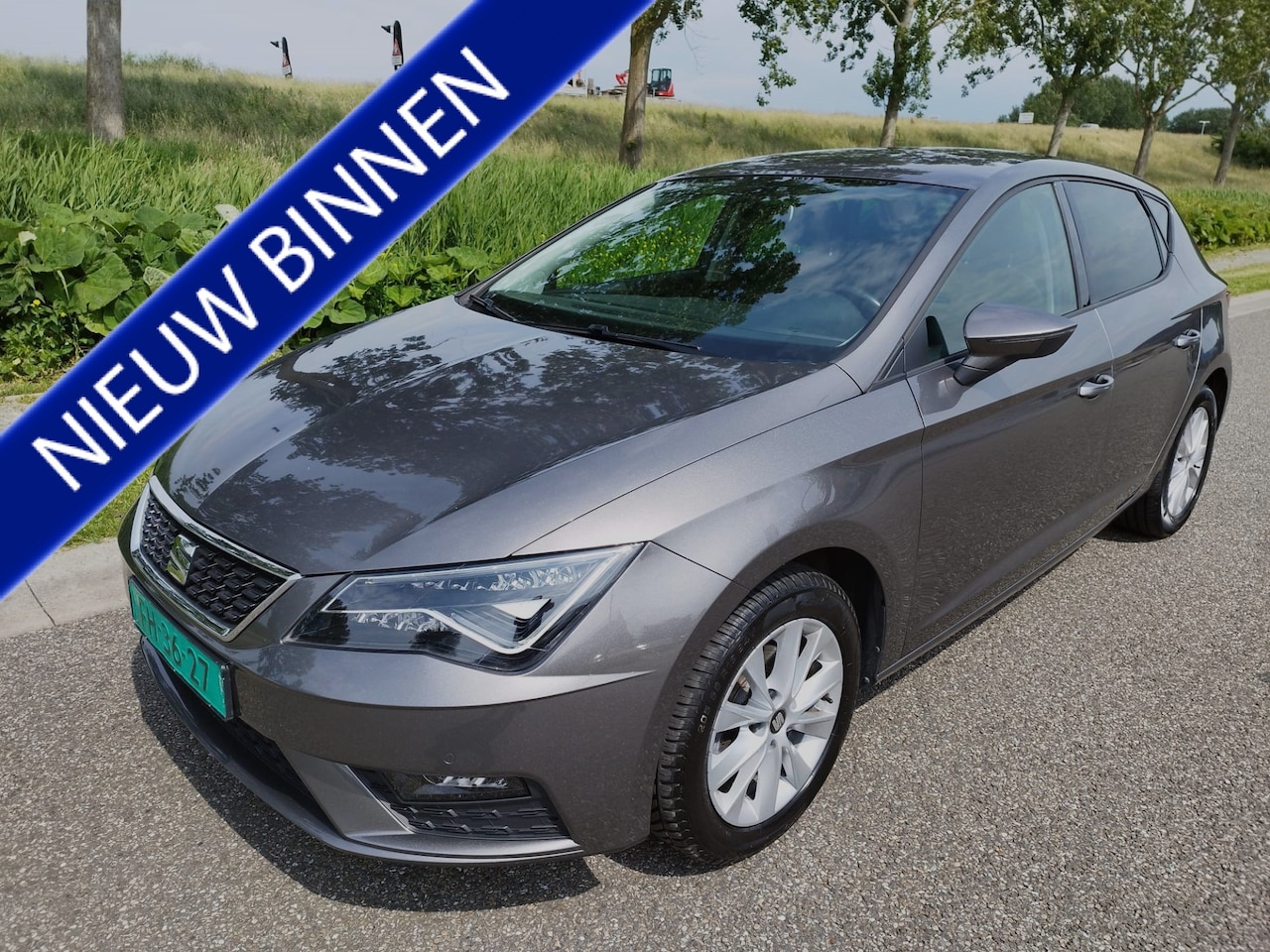 Seat Leon - 1.2 TSI Style ** NAVI ** LED ** 6-bak **  LM velgen ** MF stuurwiel ** - AutoWereld.nl