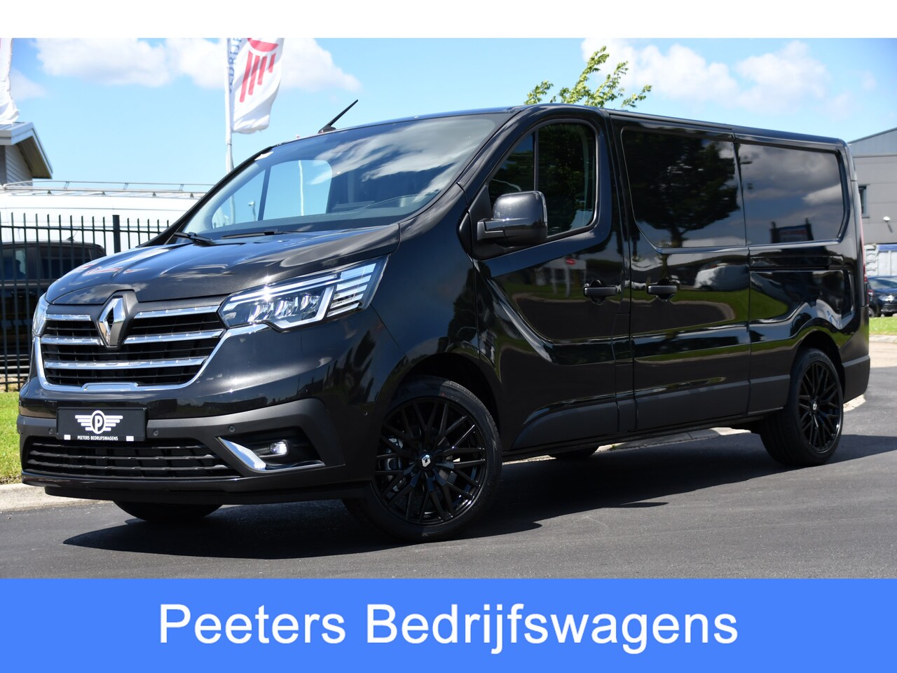 Renault Trafic - 2.0 dCi 130 T30 L2H1 Luxe Black Edition Camera, Cruise, 2 x Schuifdeur, Carplay, Multimedi - AutoWereld.nl