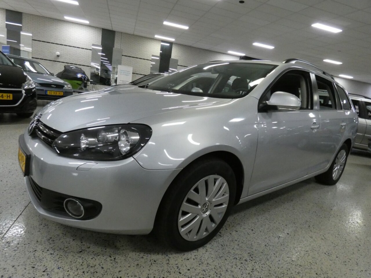 Volkswagen Golf - 1.6 TDi Navigatie Airco Audio Elec. Pakket APK - AutoWereld.nl