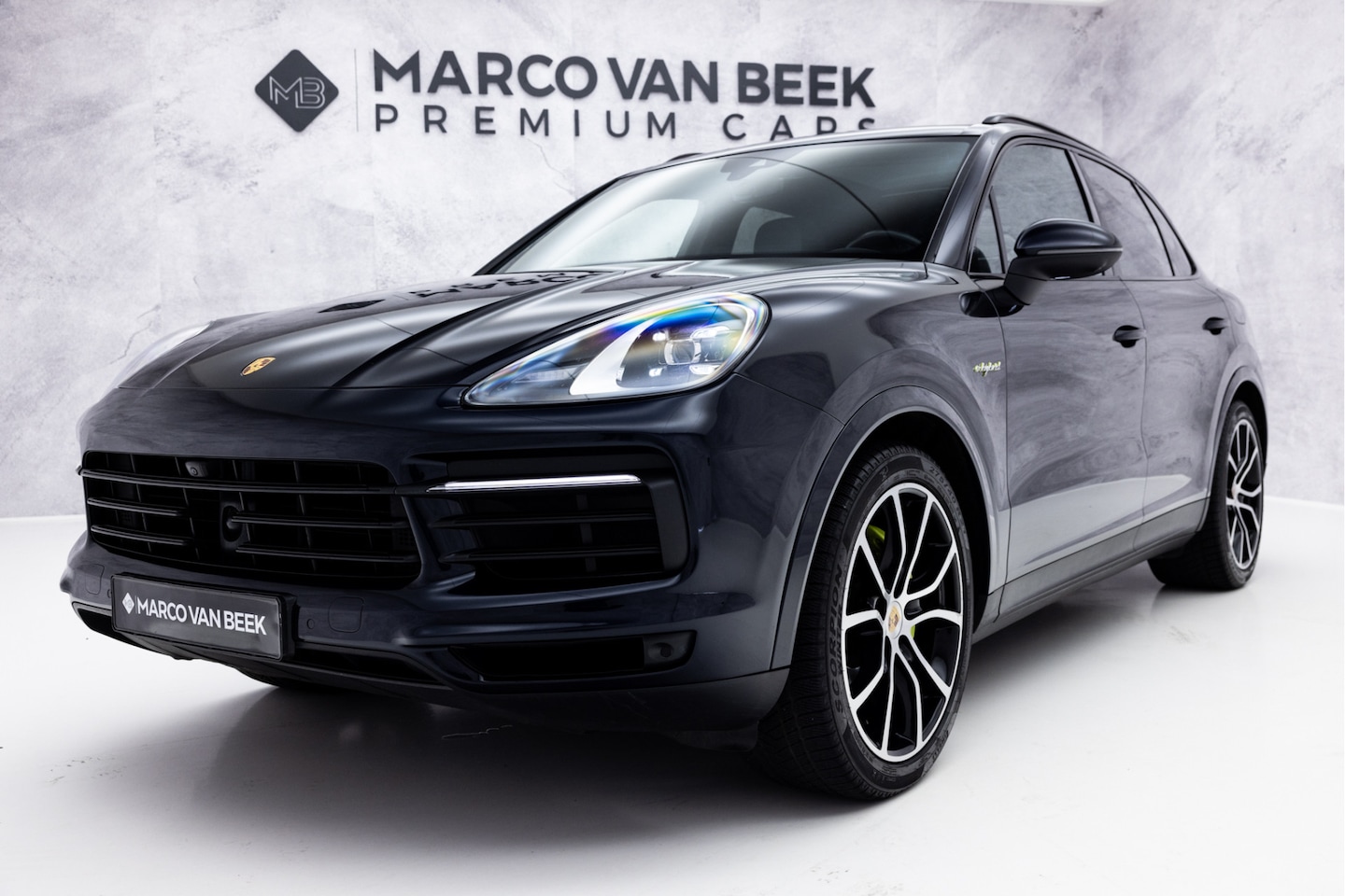 Porsche Cayenne - 3.0 E-Hybrid | Pano | 4W Sturing | Bose | Soft-Close - AutoWereld.nl