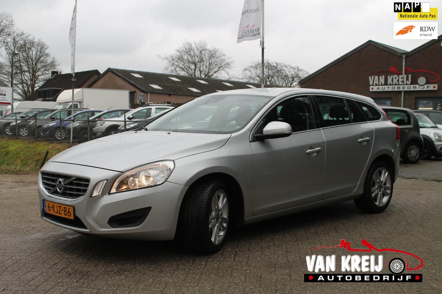 Volvo V60 - 1.6 T3 Momentum 1.6 T3 Momentum, Automaat, Airco, Navi, Nap. - AutoWereld.nl