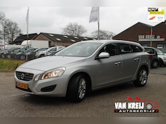 Volvo V60 - 1.6 T3 Momentum, Automaat, Airco, Navi, Nap