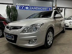 Hyundai i30 - 1.6i Dynamic