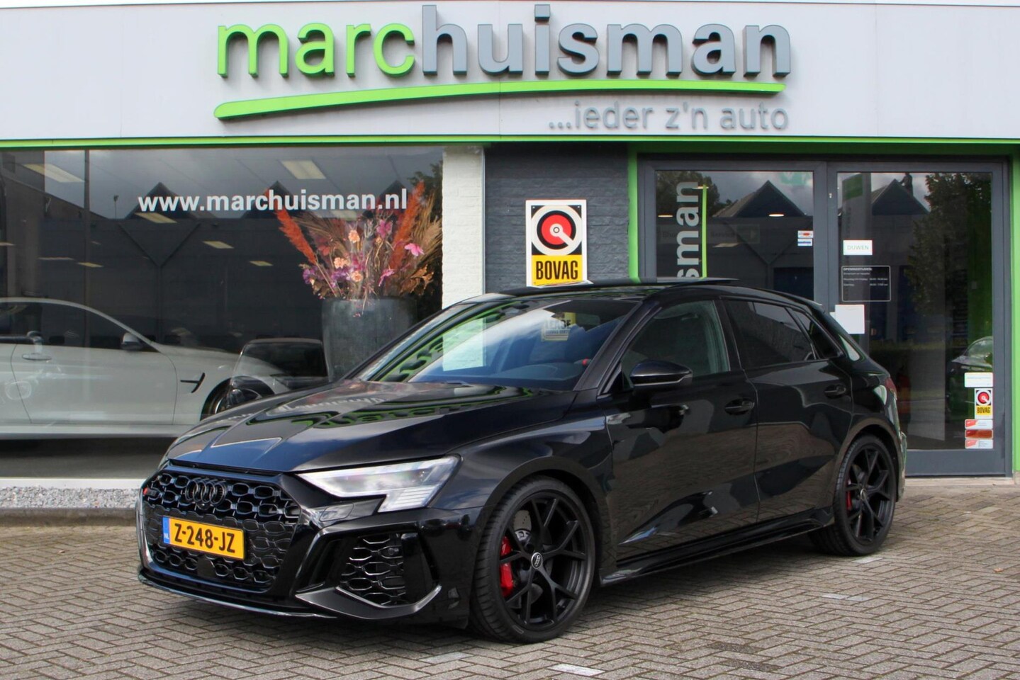 Audi RS3 - Sportback 2.5 TFSI quattro / AKRAPOVIC / EVENTURI / PANODAK - AutoWereld.nl