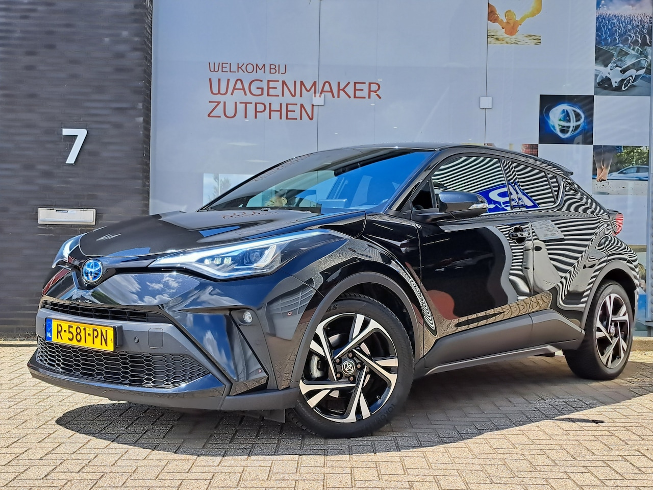 Toyota C-HR - 1.8 Hybrid Style Automaat | NAVIGATIE | ACHTERUITRIJCAMERA | ALL SEASON BANDEN | - AutoWereld.nl