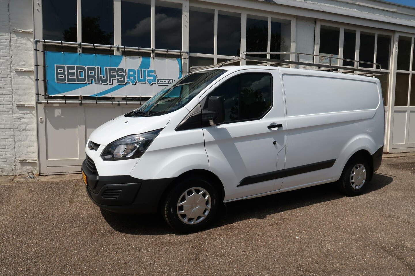 Ford Transit Custom - 2.2 TDCI L1H1 | AIRCO | BIJRIJDERSBANK | TREKHAAK | IMPERIAAL - AutoWereld.nl