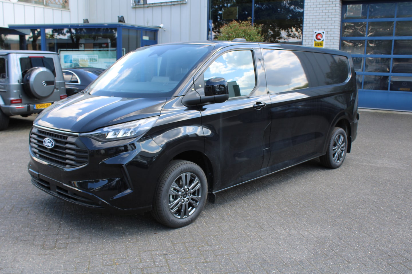 Ford Transit Custom - 300L 2.0 TDCI L2H1 Limited Driver assist pack 5, ACC, Dodehoek, Etc. - AutoWereld.nl