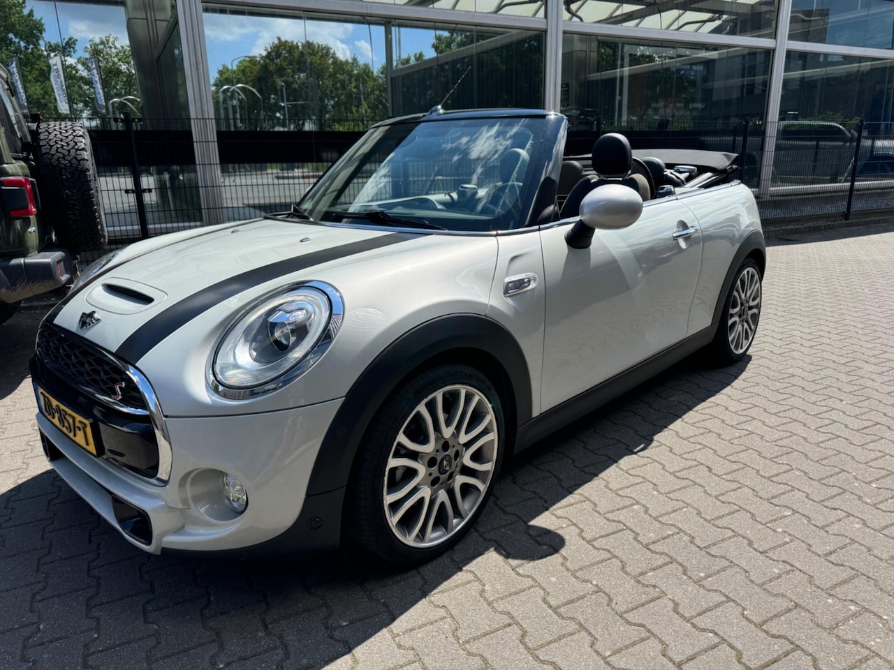 MINI Cabrio - 2.0 Cooper S Chili Serious Business 2.0 Cooper S Chili Serious Business - AutoWereld.nl