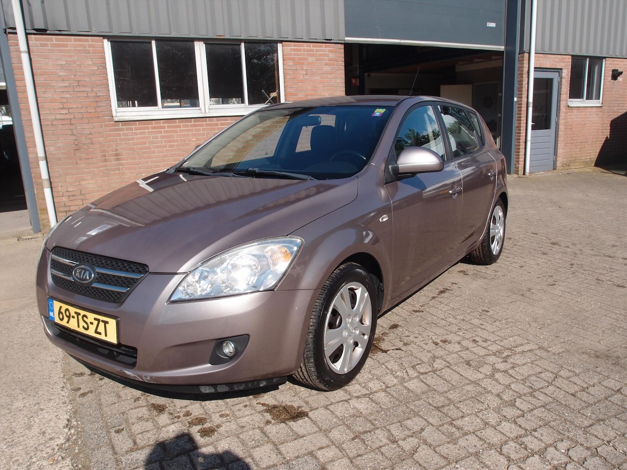 Kia Cee'd - Cee D 1.4 CVVT 5D HB ISG X " Export Auto " - AutoWereld.nl