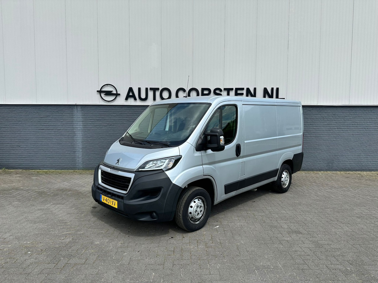 Peugeot Boxer - 333 2.0 BlueHDI 111pk3Persoons Airco Camera Trekhaak Schuifdeur-R. Betonplex Lat-Om-Lat Pr - AutoWereld.nl