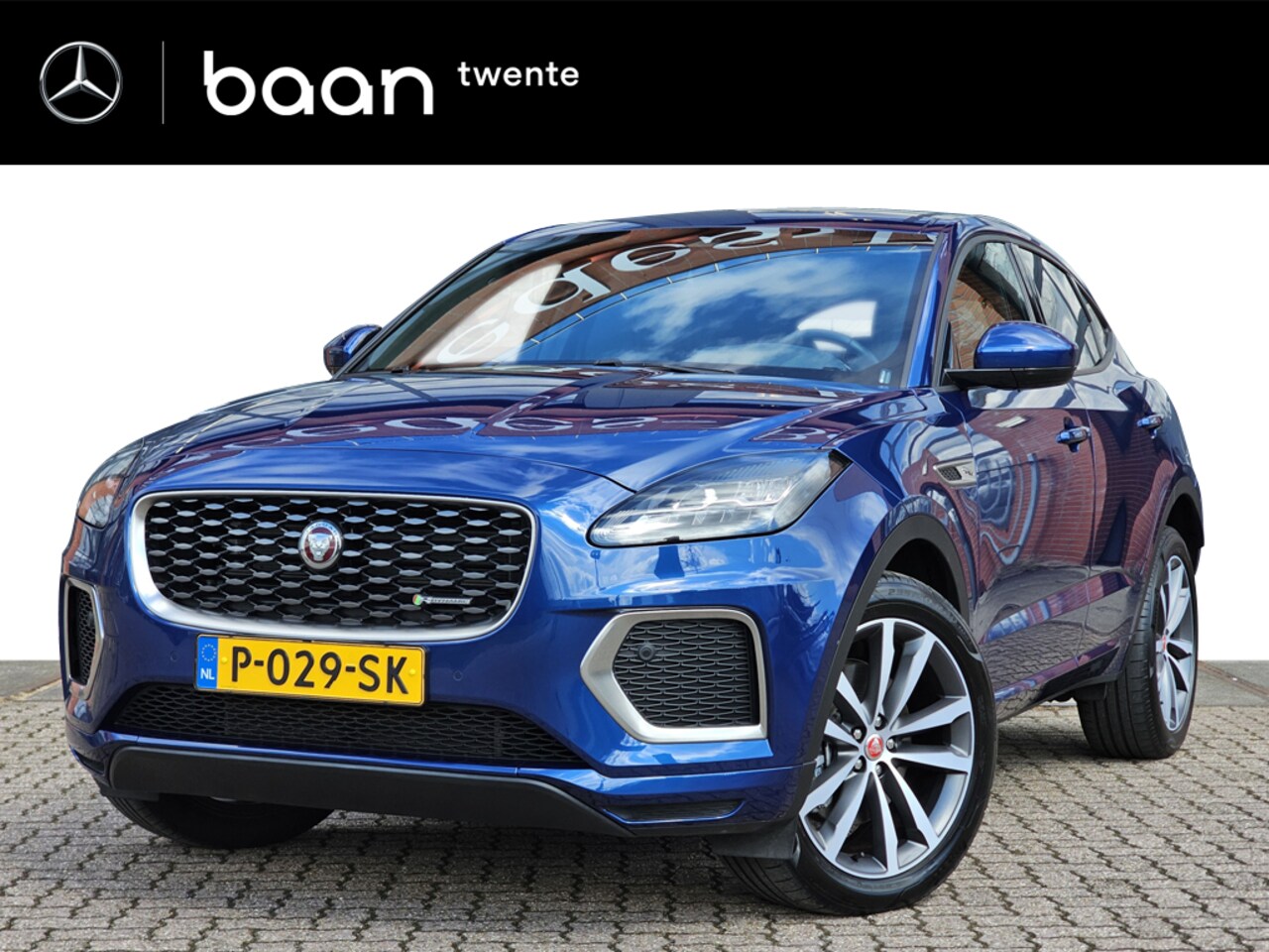 Jaguar E-Pace - 1.5 P300e AWD R-Dynamic | Trekhaak | Panoramadak | Memorypakket - AutoWereld.nl