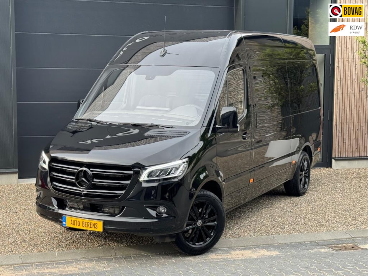 Mercedes-Benz Sprinter - 319 1.9 CDI L2H2 RWD 190PK 3.5T TREKGW BLACKSTYLE - AutoWereld.nl