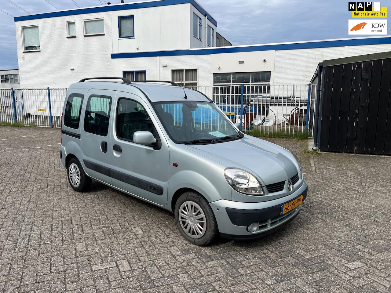 Renault Kangoo - 1.6-16V Automaat **MET AANPASSING** - AutoWereld.nl