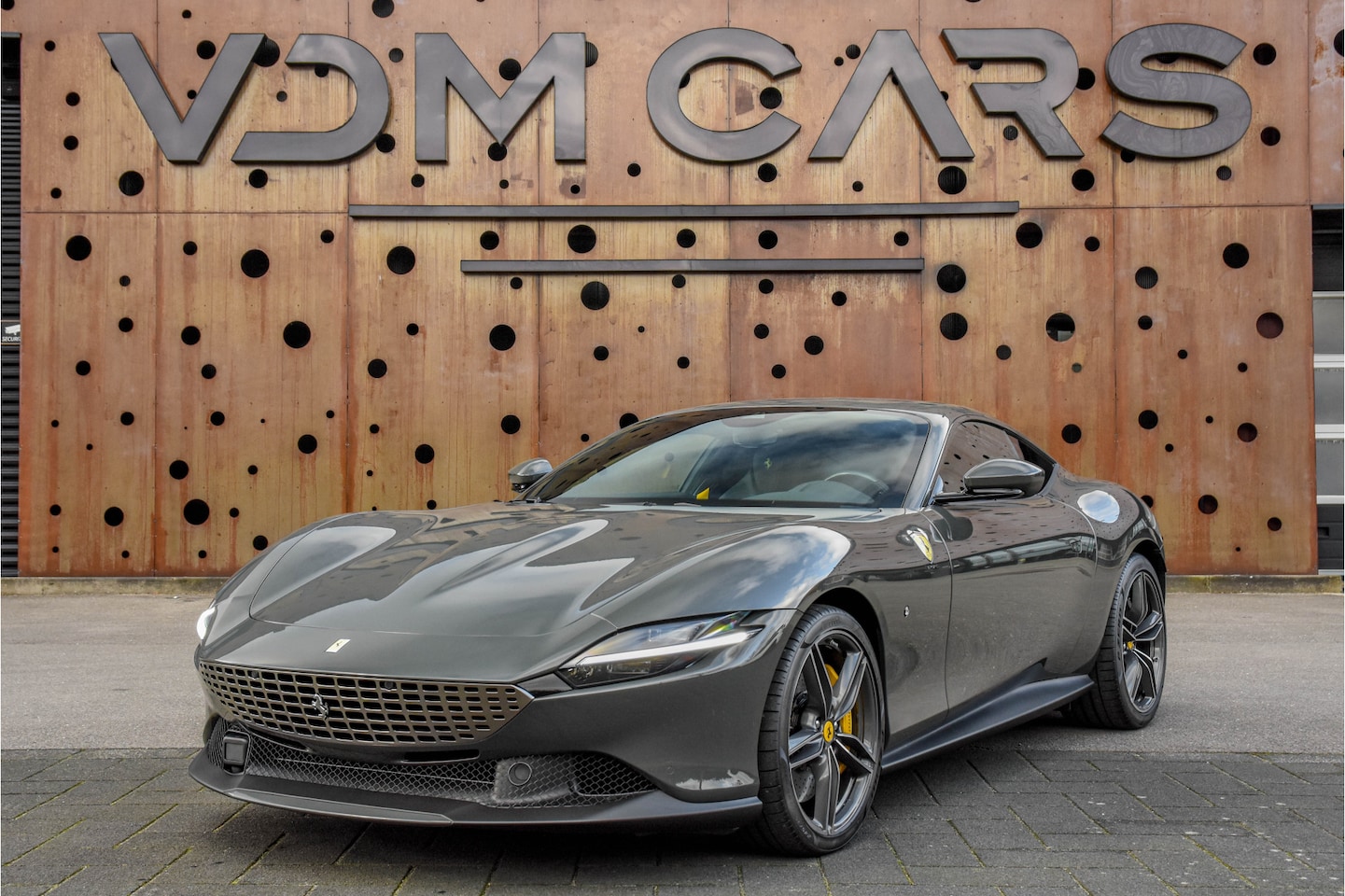 Ferrari Roma - 3.9 V8 HELE CARBON P. DISPLAY DAYTONA SMARTPHONE SCURO ∗ - AutoWereld.nl