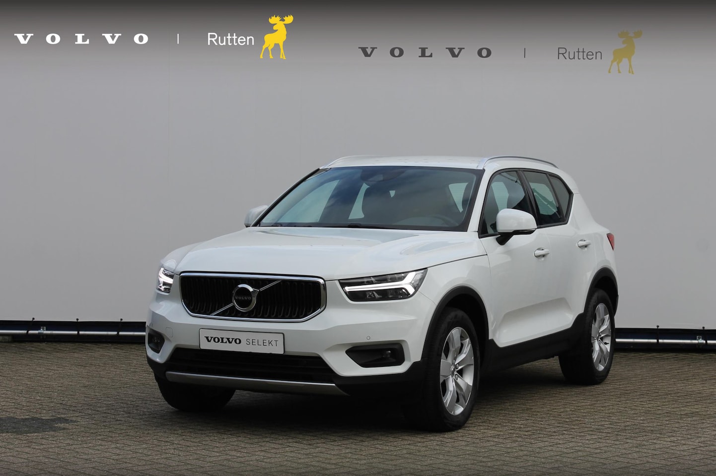 Volvo XC40 - T3 163PK Automaat Business Pro Navigatie / Trekhaak / Adaptieve Cruise Control / 18" licht - AutoWereld.nl