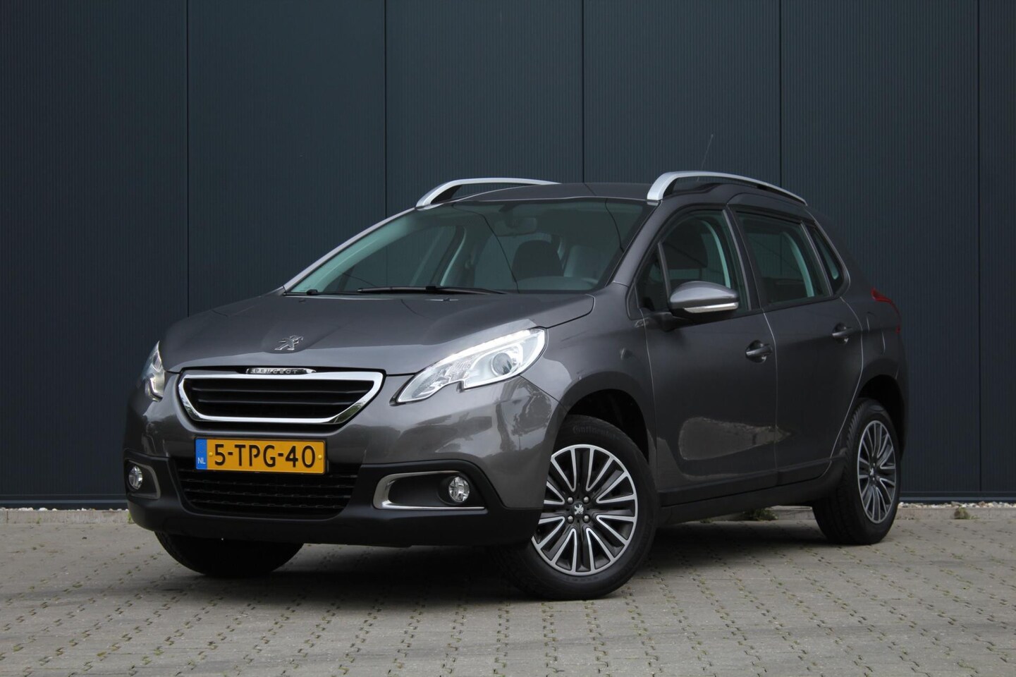 Peugeot 2008 - 1.2 VTi Blue Lease | Airco | Cruise control | Navigatie | PDC | APK | - AutoWereld.nl