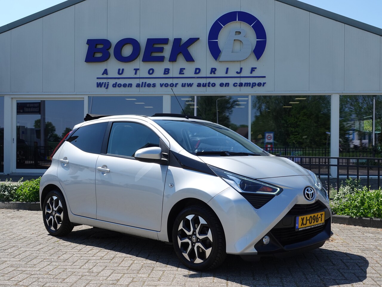 Toyota Aygo - 1.0 VVT-i x-first CABRIO | LMV | AIRCO | CAMERA | CARPLAY - AutoWereld.nl