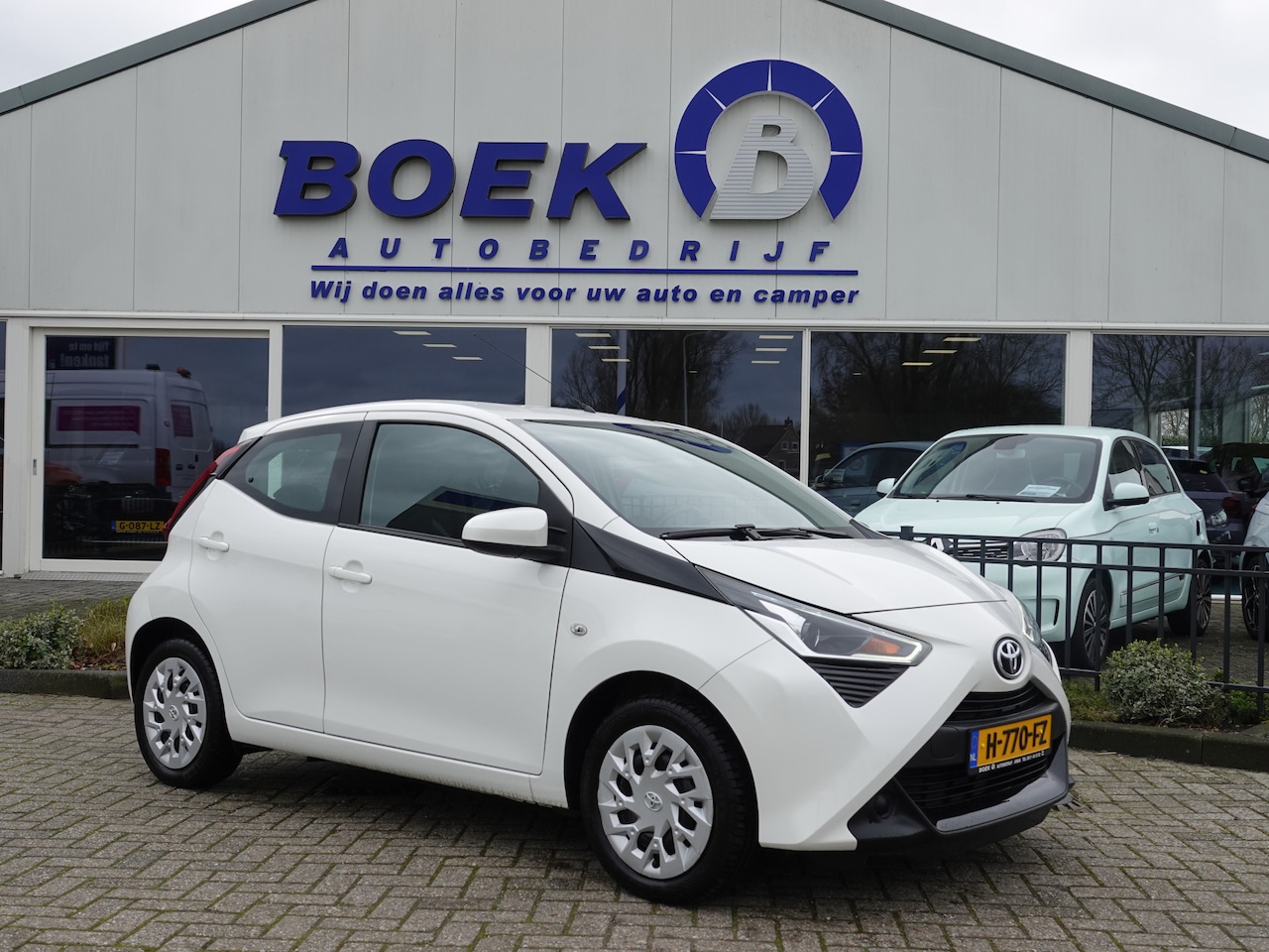 Toyota Aygo - 1.0 VVT-i x-play CAMERA | AIRCO | BT-TEL - AutoWereld.nl