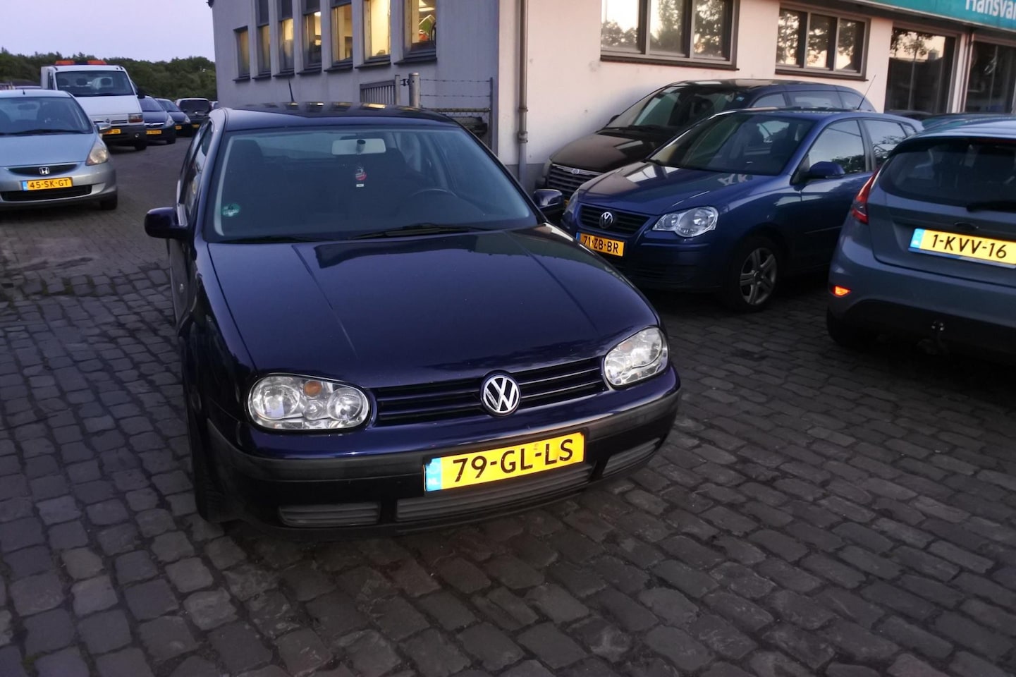 Volkswagen Golf - 1.6-16V Comfortline apk 11-6-2025 div.exstra,s - AutoWereld.nl