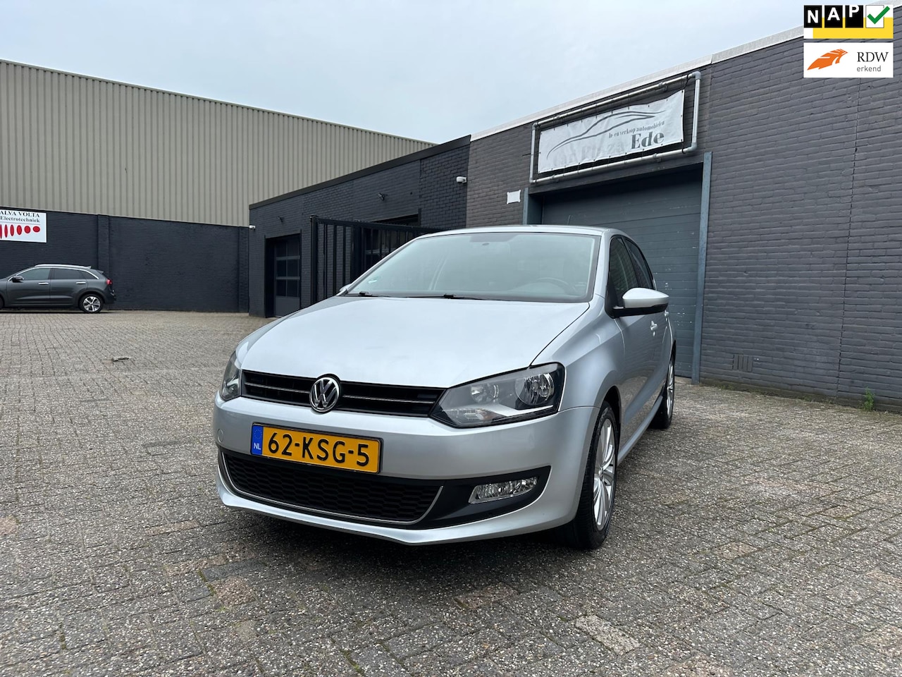 Volkswagen Polo - 1.2 TSI Highline Airco Cruise Navi 6Bak LM-Wielen Trekhaak APK NAP - AutoWereld.nl