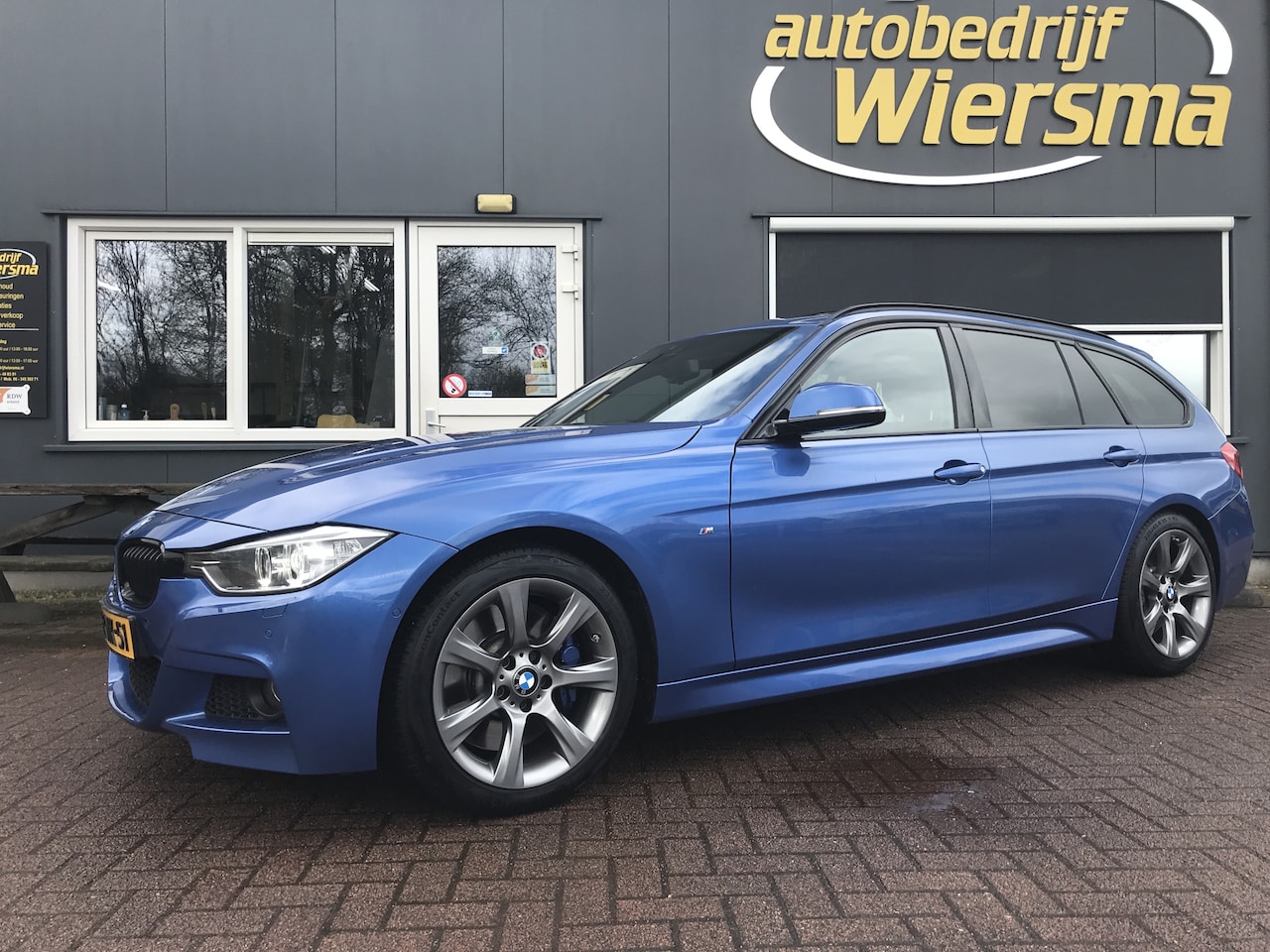 BMW 3-serie Touring - M Pakket, M performance achterdemper, HUD 328i High Executive Trekhaak Panorama dak. - AutoWereld.nl