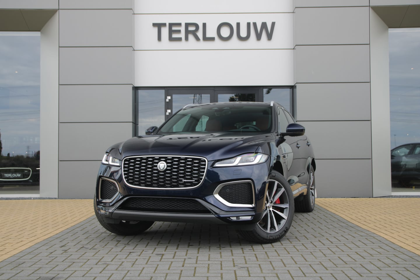 Jaguar F-Pace - 2.0 P400e PHEV R-Dynamic S 2.0 P400e PHEV R-Dynamic S - AutoWereld.nl