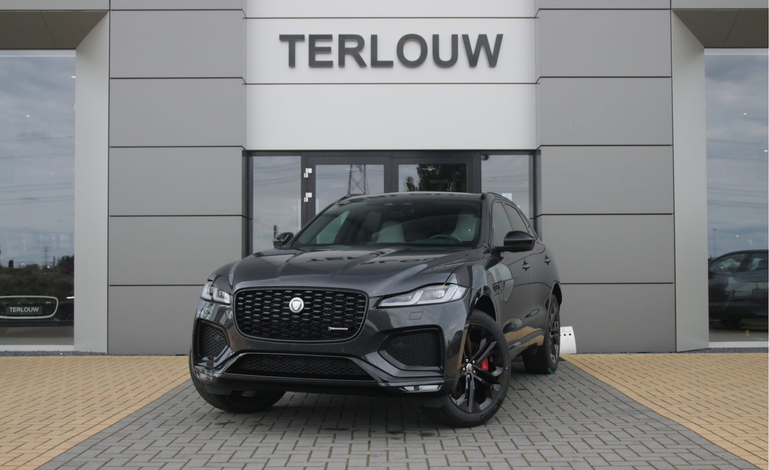 Jaguar F-Pace - 2.0 P400e PHEV R-Dynamic SE 2.0 P400e PHEV R-Dynamic SE - AutoWereld.nl