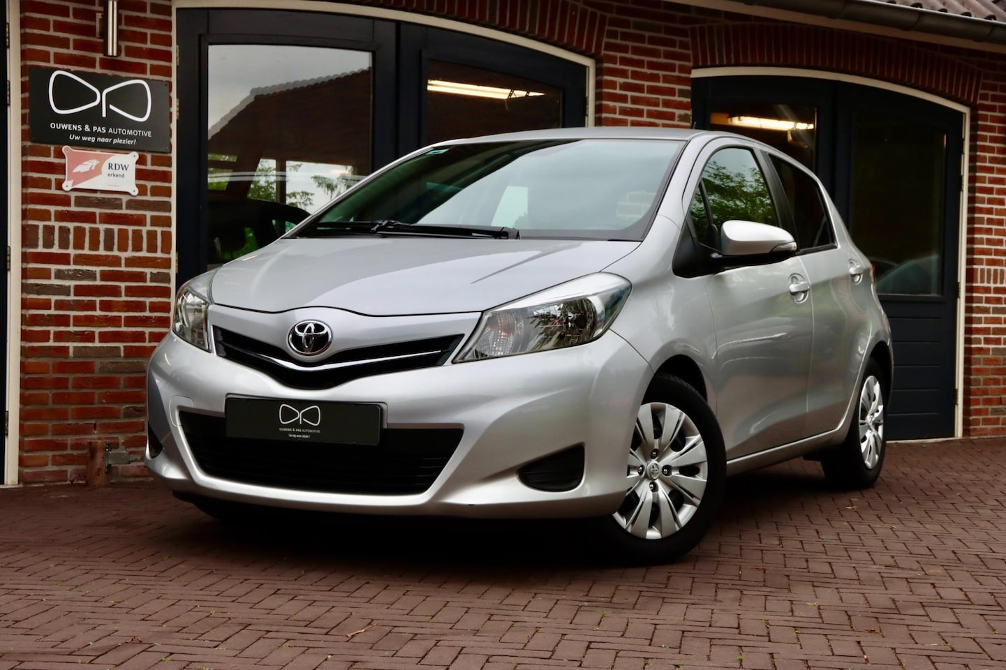 Toyota Yaris - 1.3 VVT-i Aspiration | NAVIGATIE | CAMERA | AIRCO - AutoWereld.nl