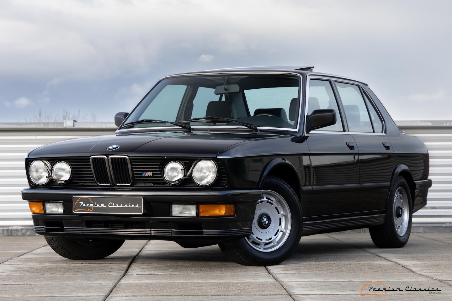 BMW 5-serie - M535i E28 | 30.000KM!! | Original NL | Sunroof | A1 Condition - AutoWereld.nl