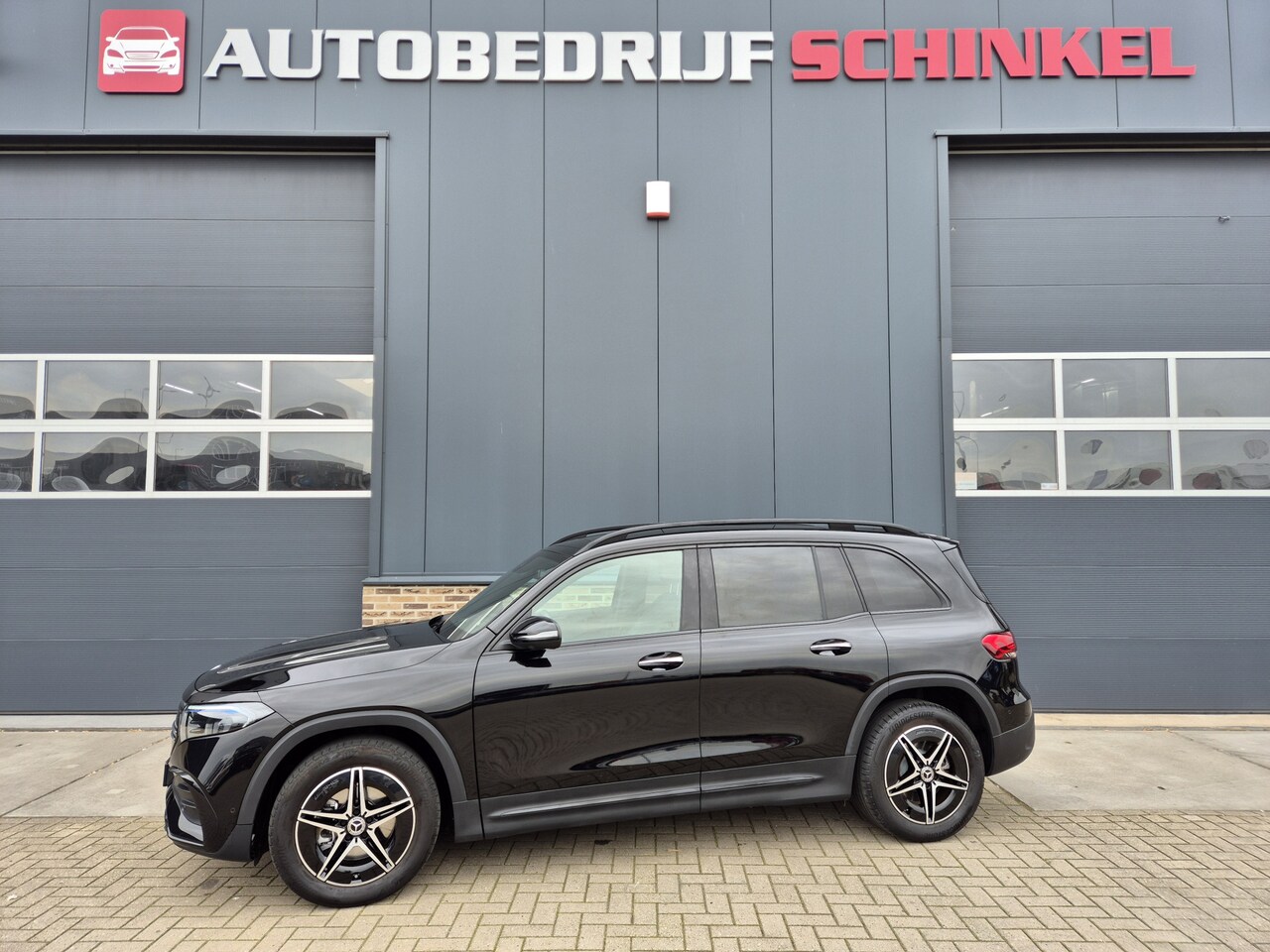 Mercedes-Benz EQB - 350 4MATIC AMG Line 67 kWh PANO, Keyless entry,Electrische achterklep. - AutoWereld.nl