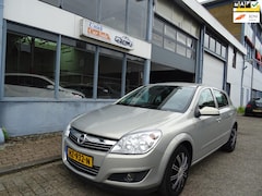 Opel Astra - 1.6 Essentia