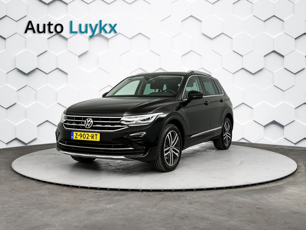 Volkswagen Tiguan - 1.4 TSI e-Hybrid Elegance | Panoramadak | 19'' L.M. Velgen | Elektrische Achterklep - AutoWereld.nl