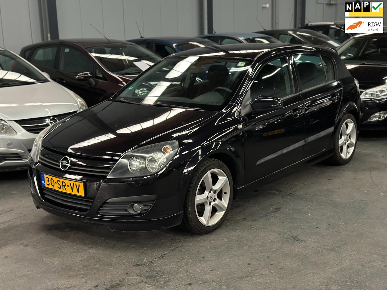 Opel Astra - 1.8 Sport Nieuwe APK NAP - AutoWereld.nl