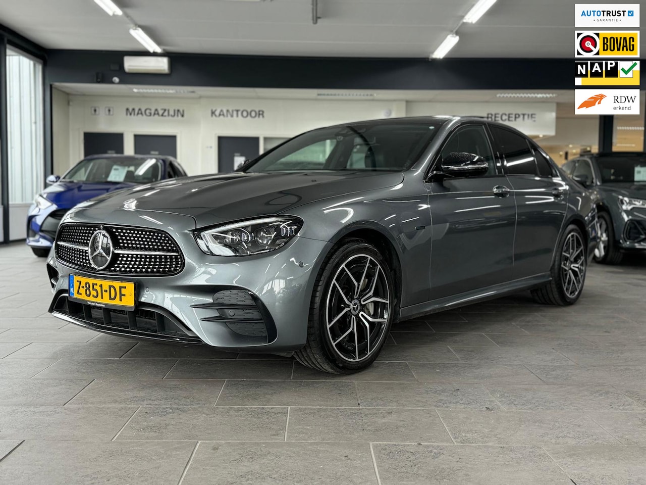 Mercedes-Benz E-klasse - 300 e 4MATIC AMG Exclusive Line panoramadak vol leer navi Apple Carplay/Android bom vol - AutoWereld.nl