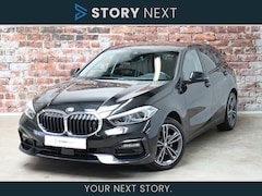 BMW 1-serie - 118i Executive Sport Line Automaat 5 deurs / Navigatie Professional / Parkeersensoren / LE