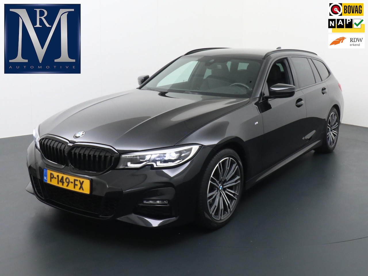 BMW 3-serie Touring - 318i M Sport Shadowline High Executive ORG. NL. NAP KM. | TREKHAAK | LEDER | ELEK. KOFFER - AutoWereld.nl