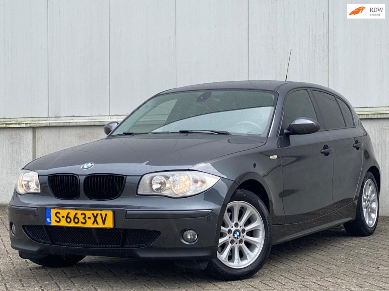 BMW 1-serie - 116i Executive APK I AIRCO I TREKHAAK I LMV I NETTE AUTO - AutoWereld.nl