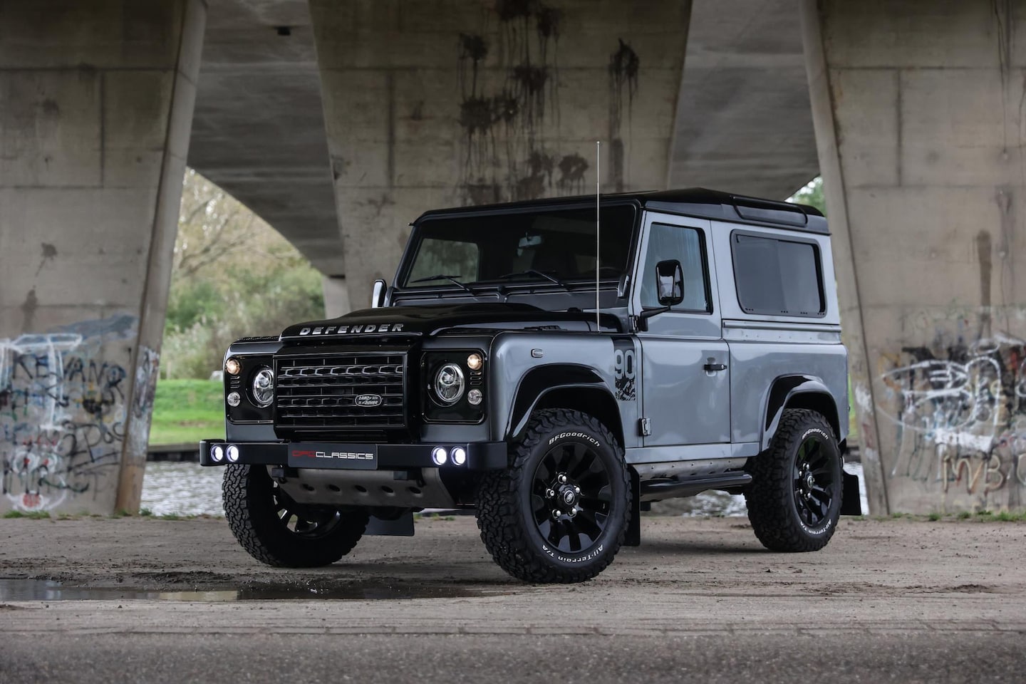 Land Rover Defender - 2.2 D SW 90" Adventure Limited Edition grijs-kenteken - AutoWereld.nl