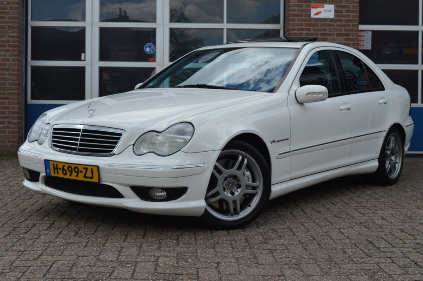 Mercedes-Benz C-klasse - AMG 32 | AUT - NAVI - LEDER - AutoWereld.nl