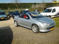 Peugeot 206 CC - 2.0-16V Roland Garros Zeer lux, s Airco Ecc Leerbekl Zwart/ Rood LMV